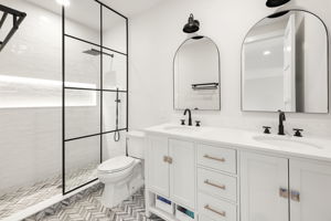 Upstairs Bathroom/Guest Bathroom