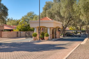 Gated Entry from Sabino Canyon Road