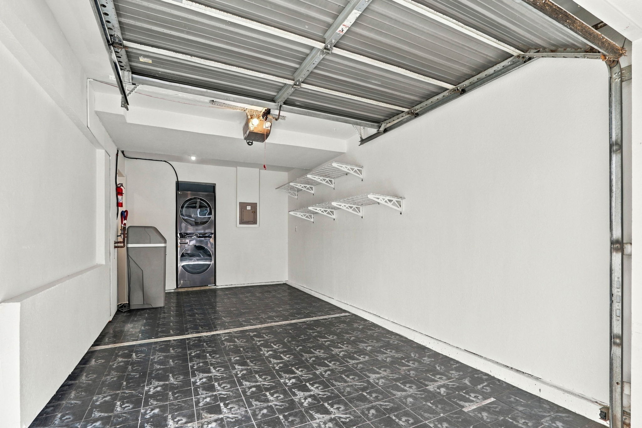 033_F8_6985 Rodling Dr A