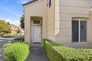 003_F8_6985 Rodling Dr A