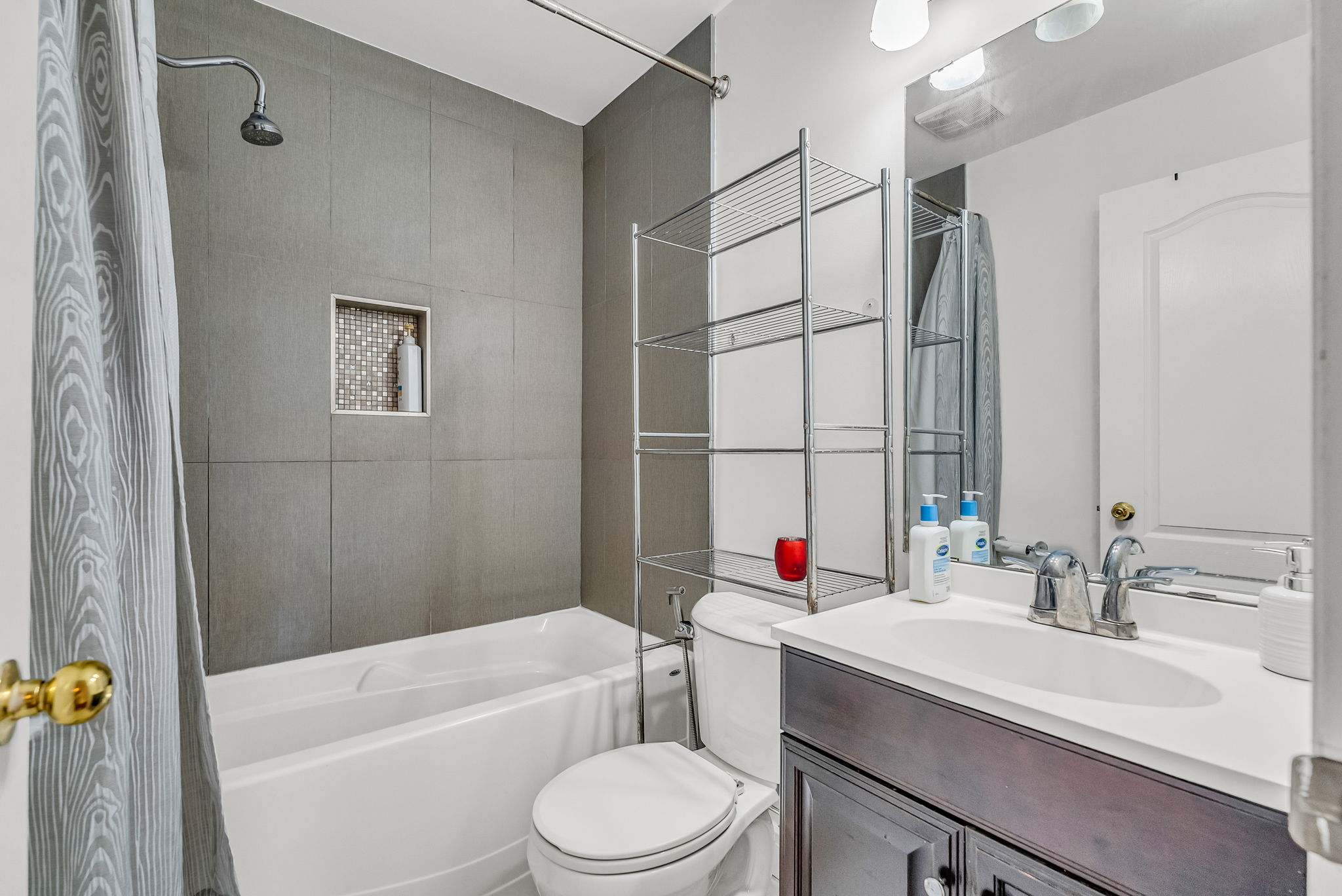 37-guest washroom1