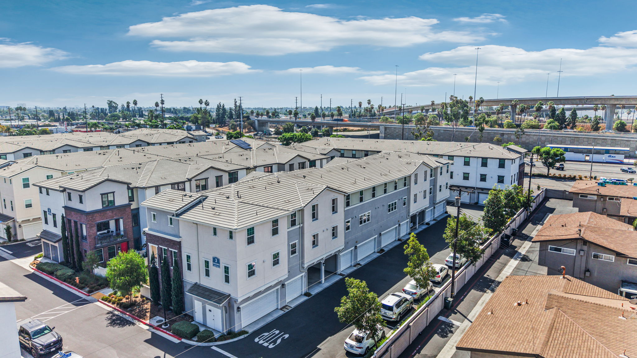 6989 Alderwood Ave