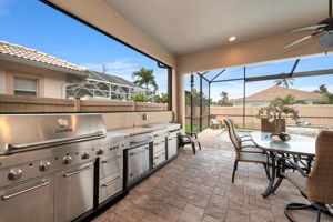 Outdoor Kitchen - Dining