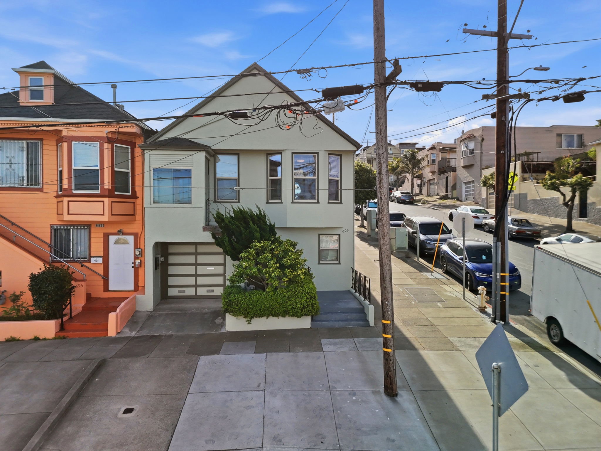 001_F8_AERIAL_699 London St