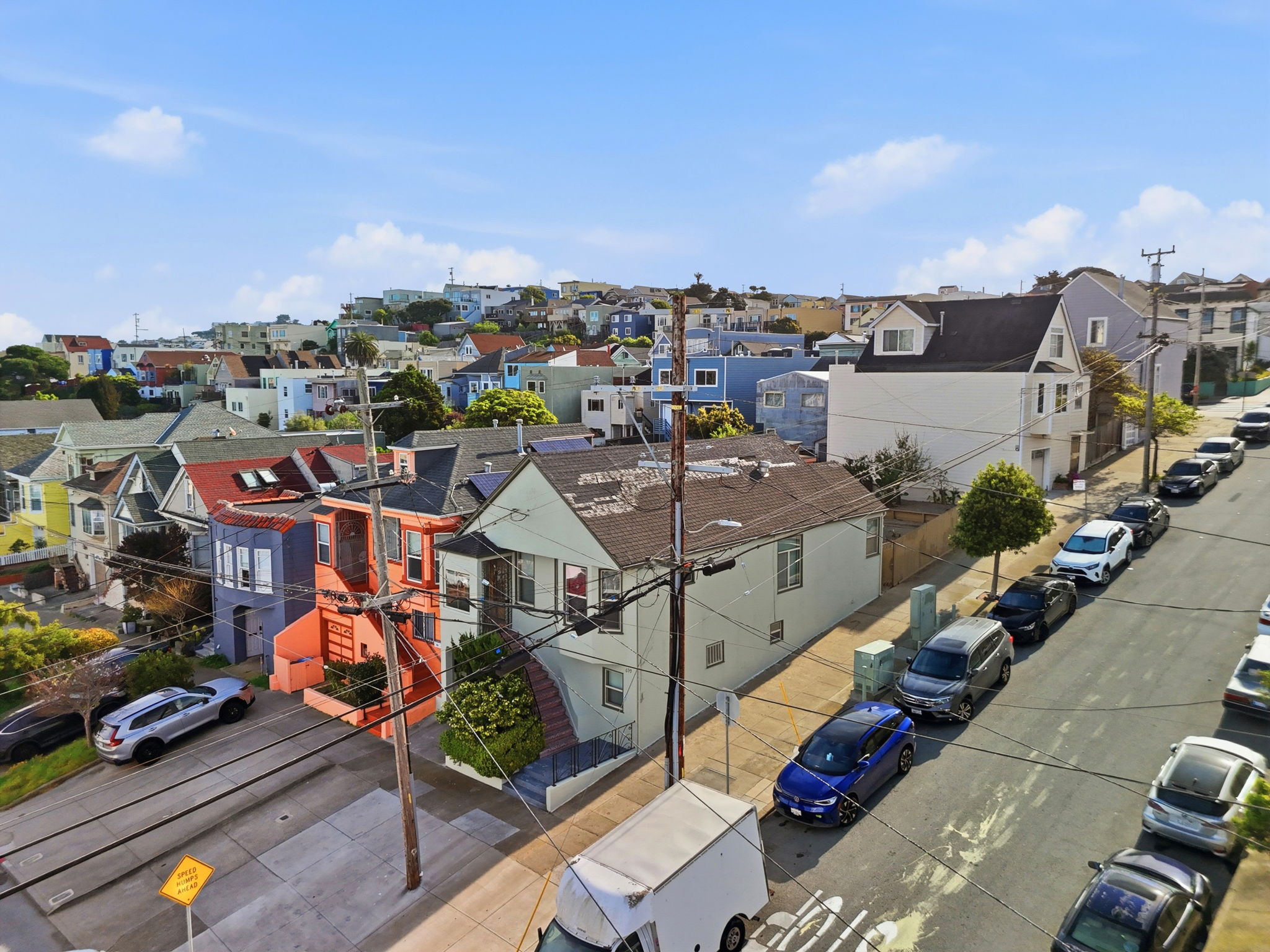 006_F8_AERIAL_699 London St