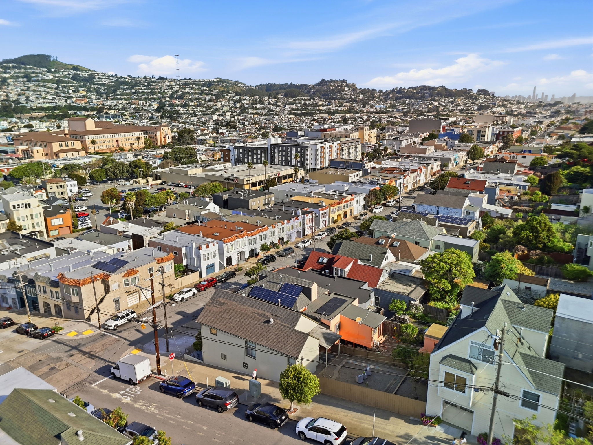 007_F8_AERIAL_699 London St