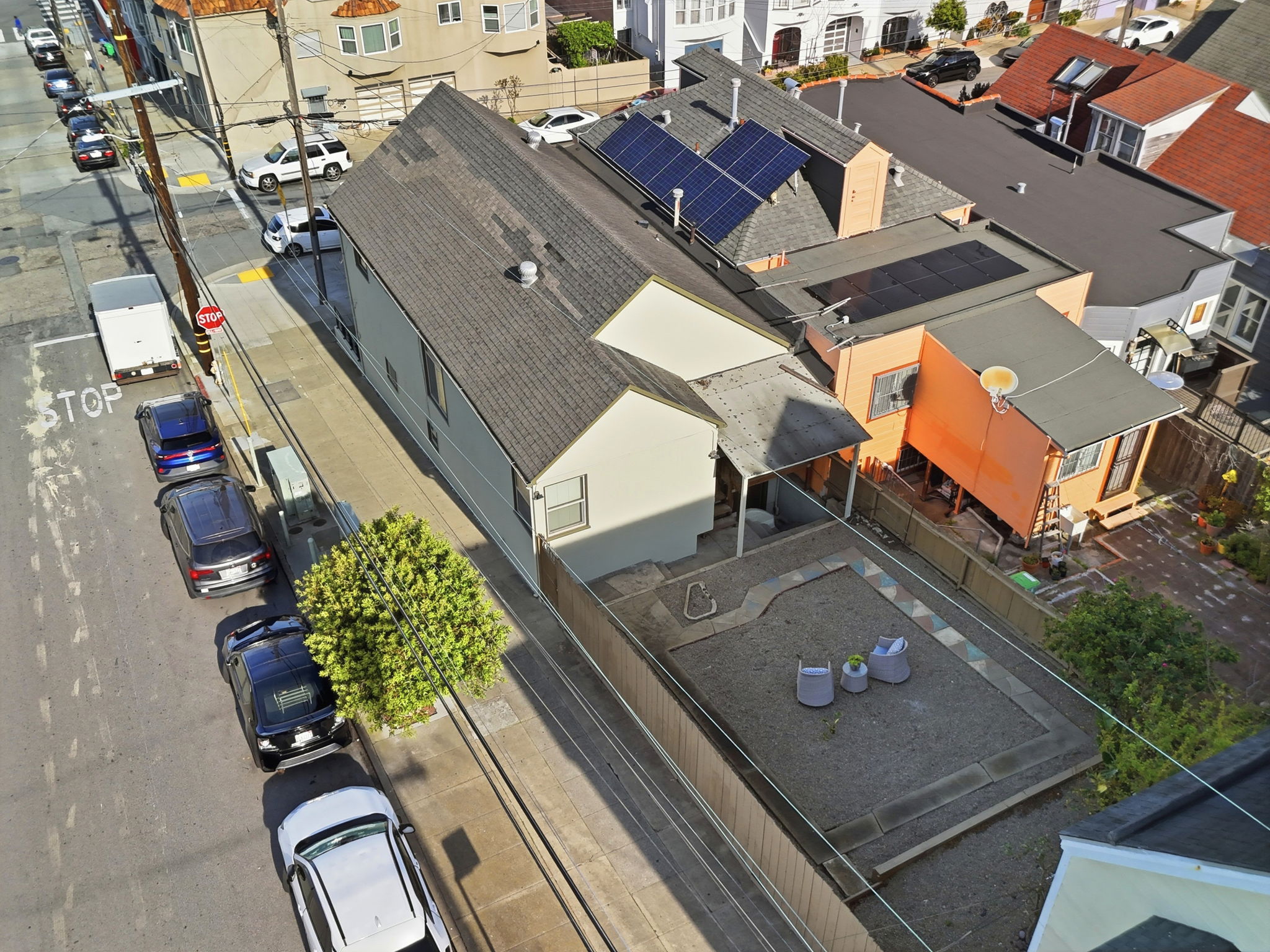 012_F8_AERIAL_699 London St