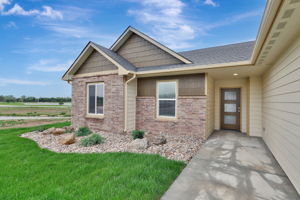 Front Porch/Entrance