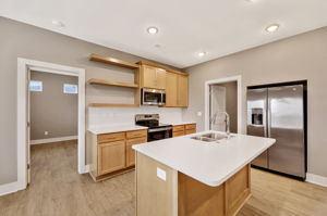 Kitchen/Breakfast Bar