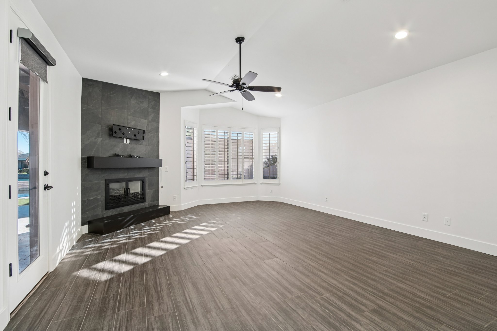 W Firebird Dr-S1001-005.jpg