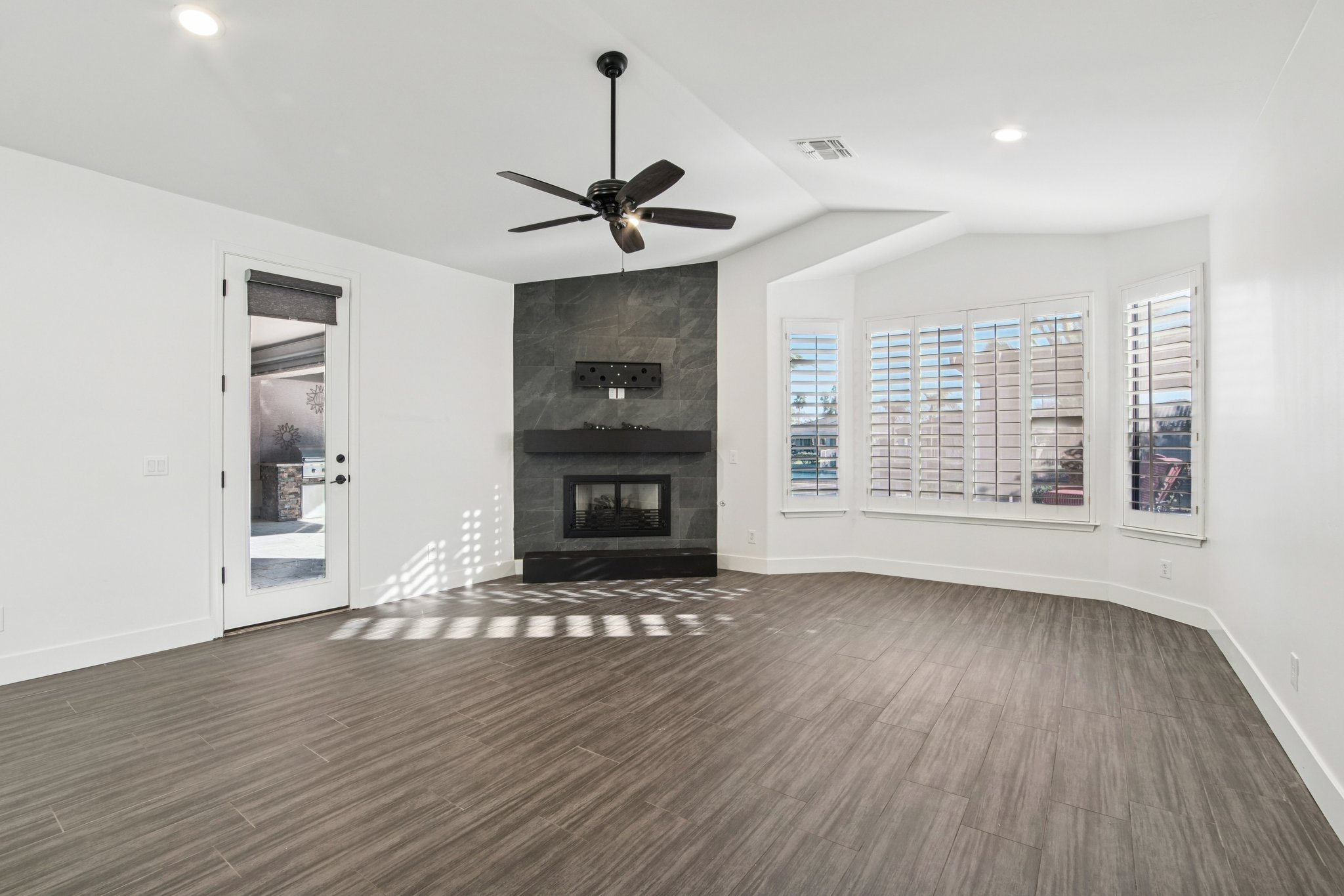 W Firebird Dr-S1001-006.jpg