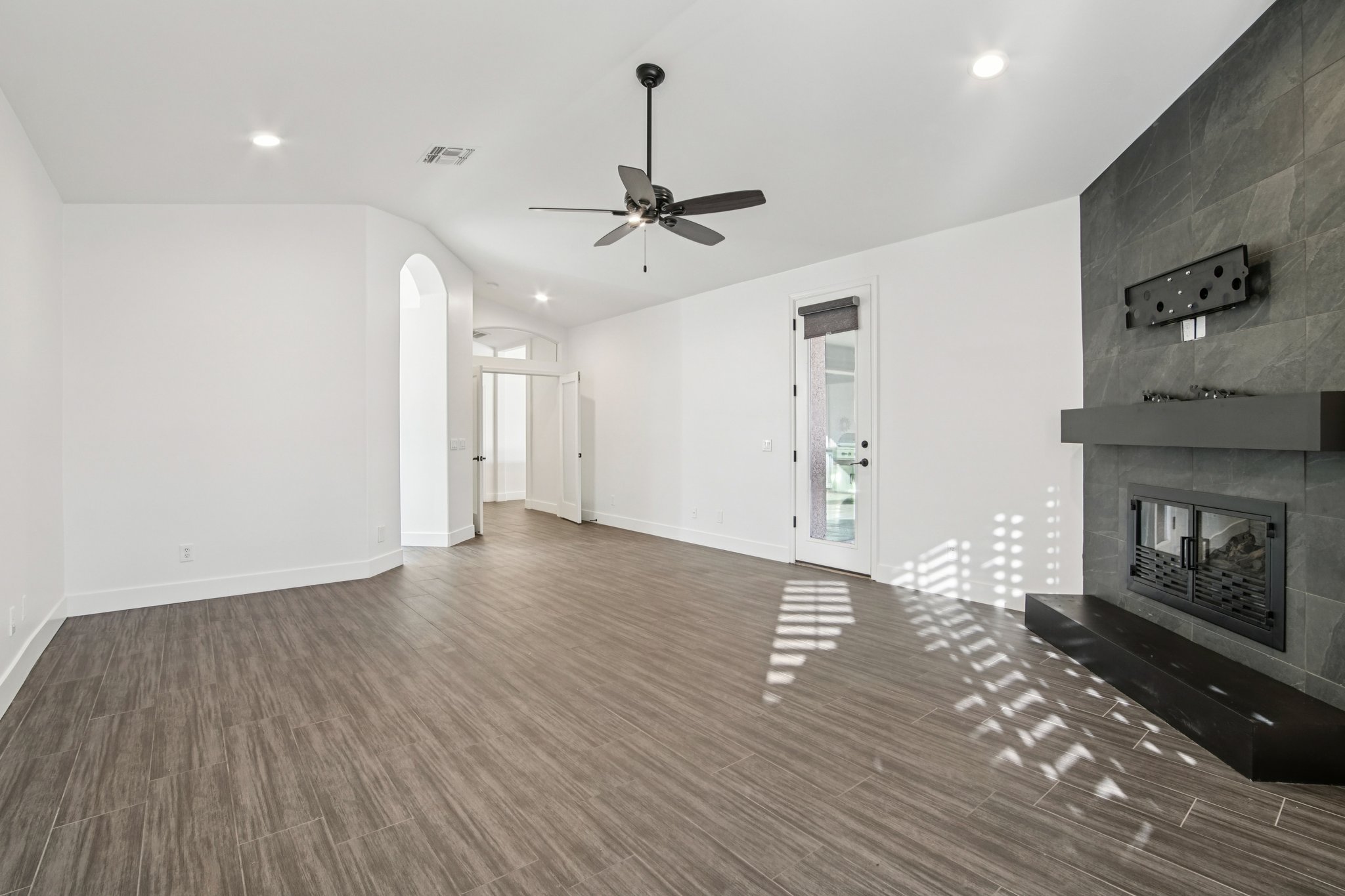 W Firebird Dr-S1001-007.jpg