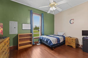  Photo 8