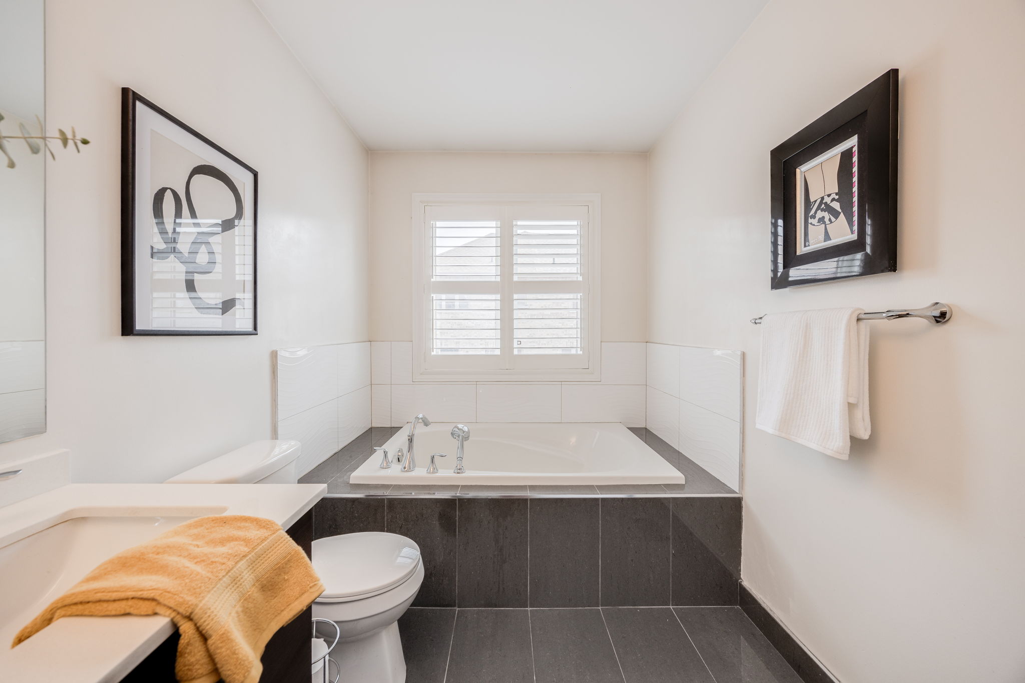 Toronto property showcase — delivered property photograph 34