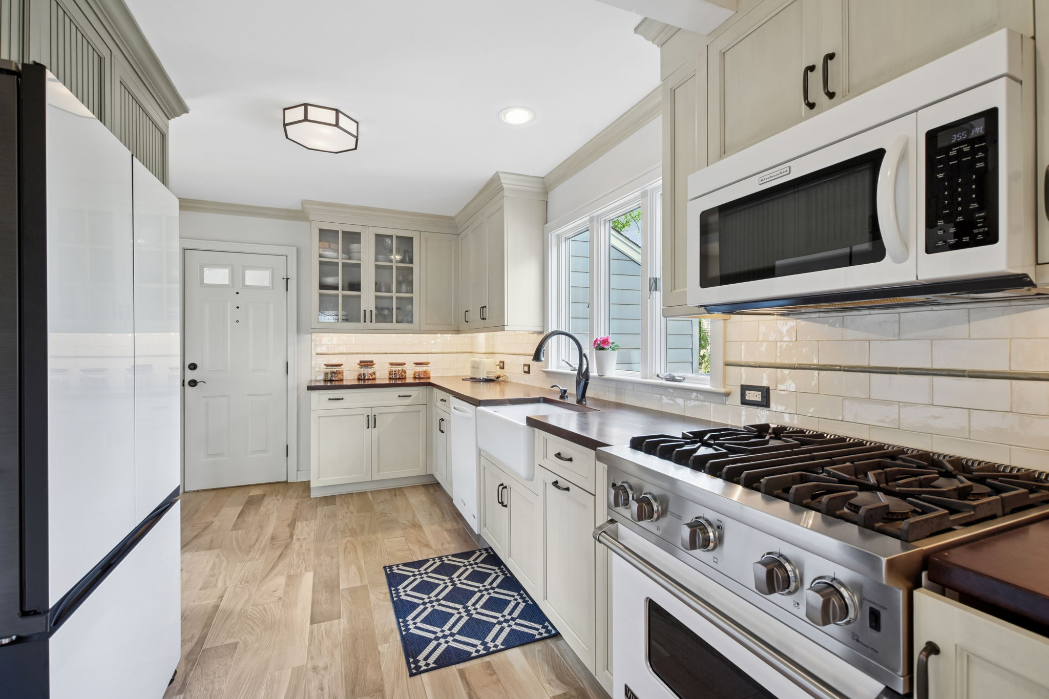 The heart of the home—completely reimagined with the best of the best appliances.
