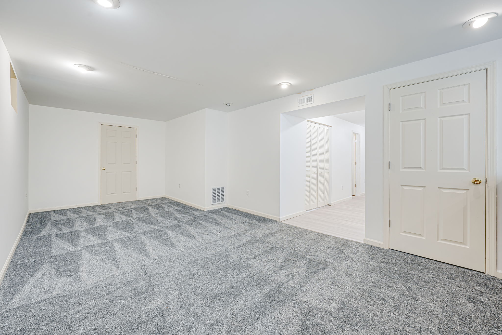 Rec room w/access to storage room