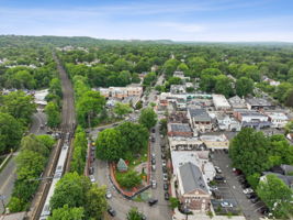 At 7 Carolin Road, life runs on convenience. Just blocks from Watchung Plaza, you can leave the car at home-1/2 mile to the NYC train, grab coffee with a friend, browse the shops, or pick up dinner from one of Montclair’s favorite spots. It’s all right here, in the heart of Upper Montclair’s most convenient pockets.