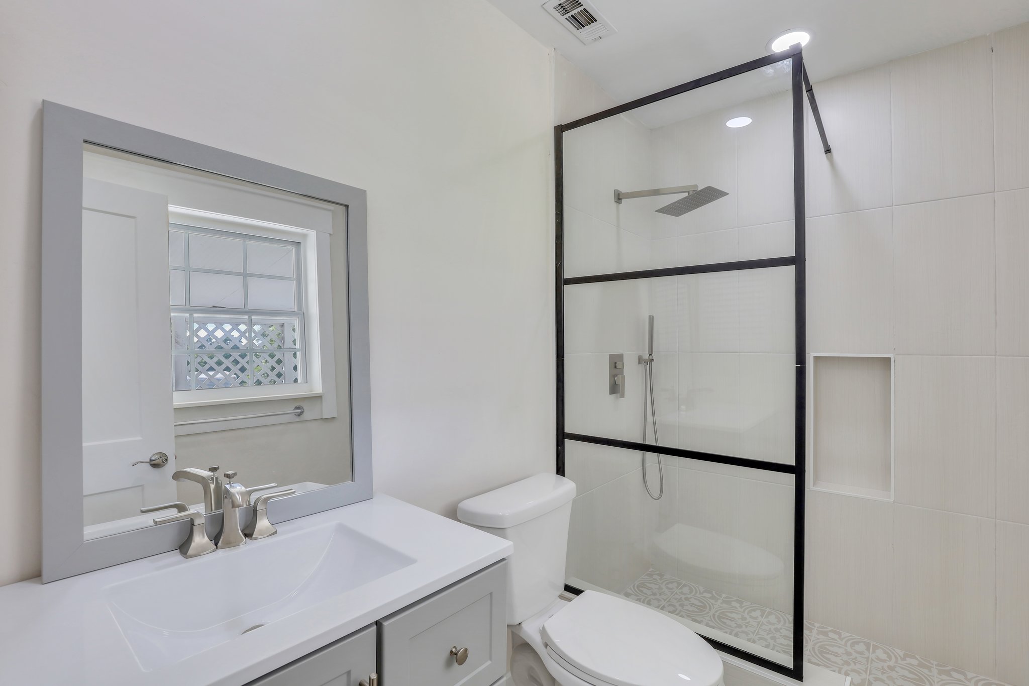  Photo 53