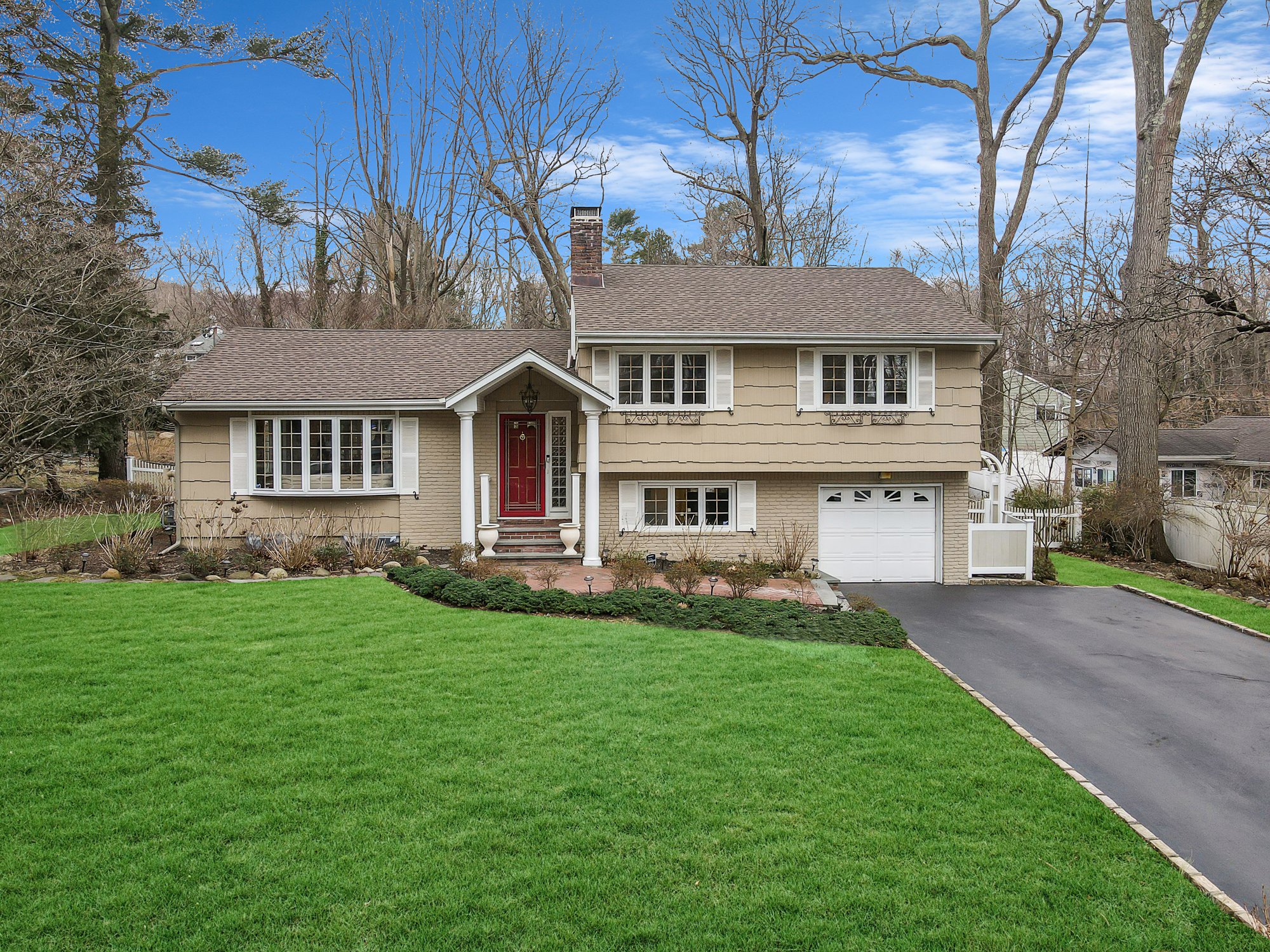7 Falcon Pl, Huntington, NY 11743, US