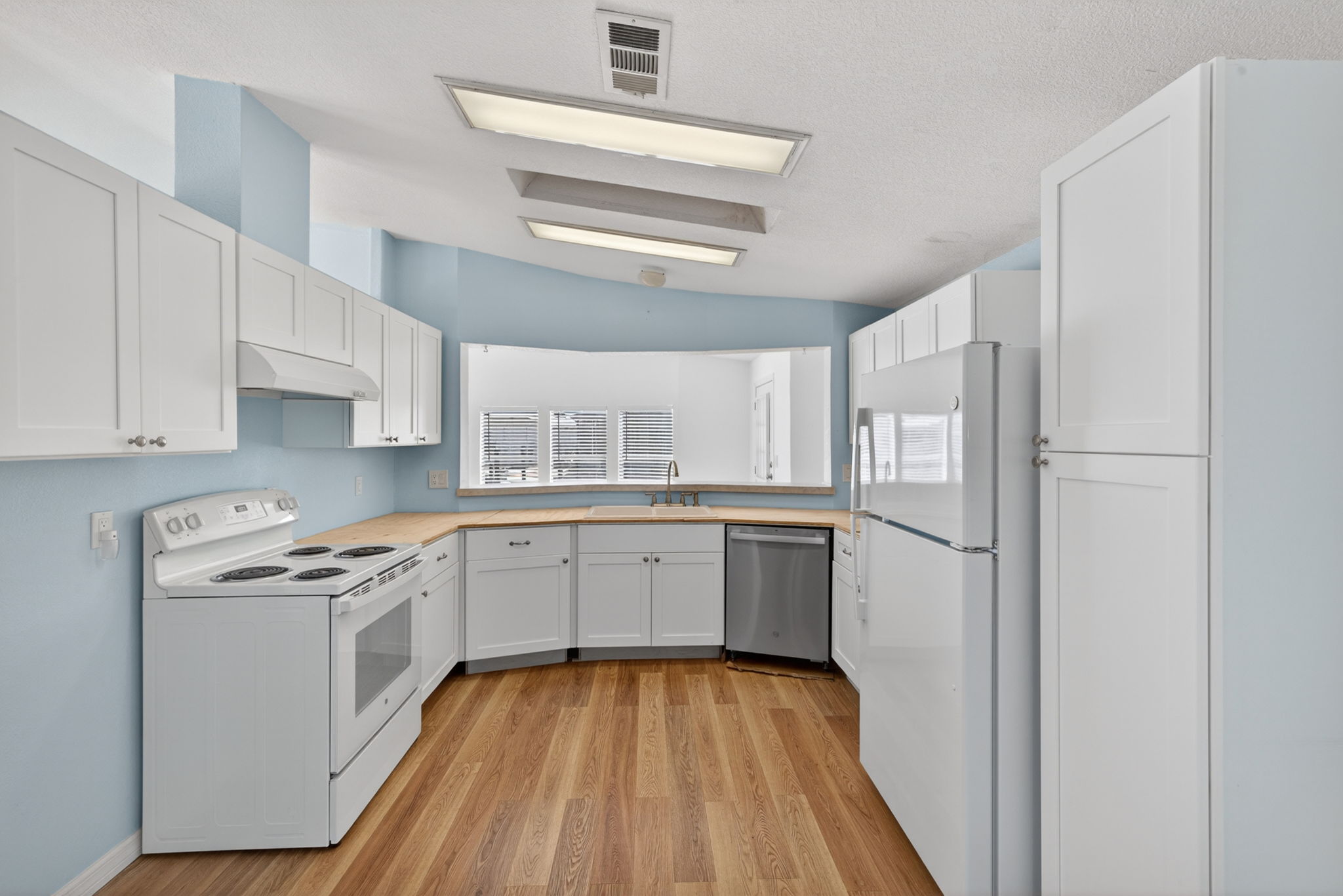 Kitchen 1 of 4