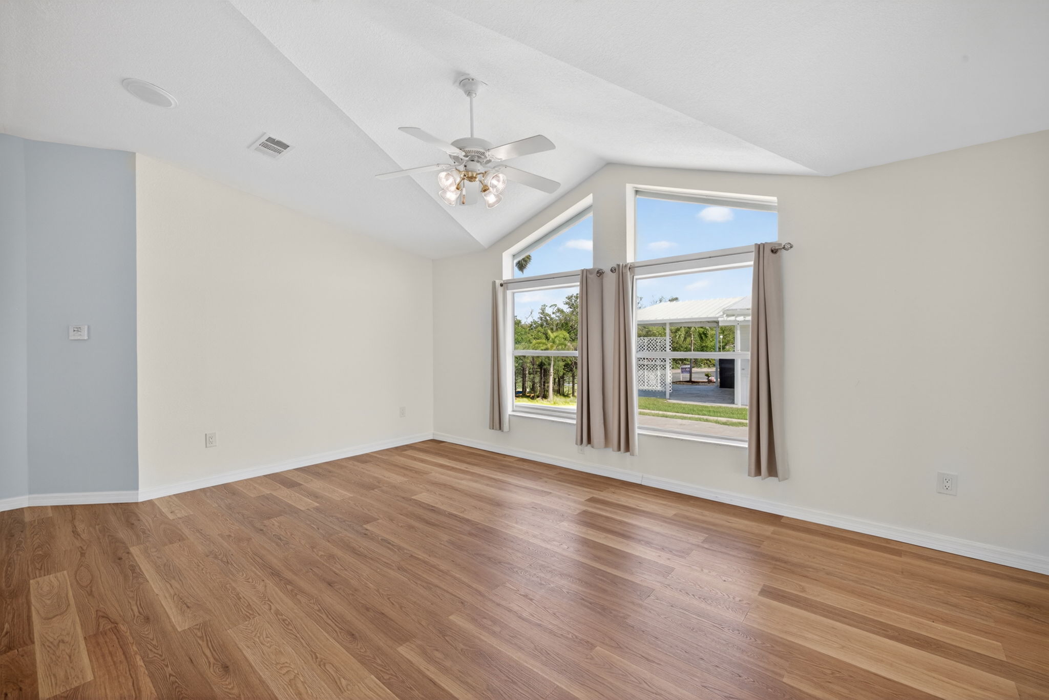 Living Room 3 of 4