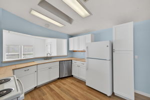Kitchen 3 of 4
