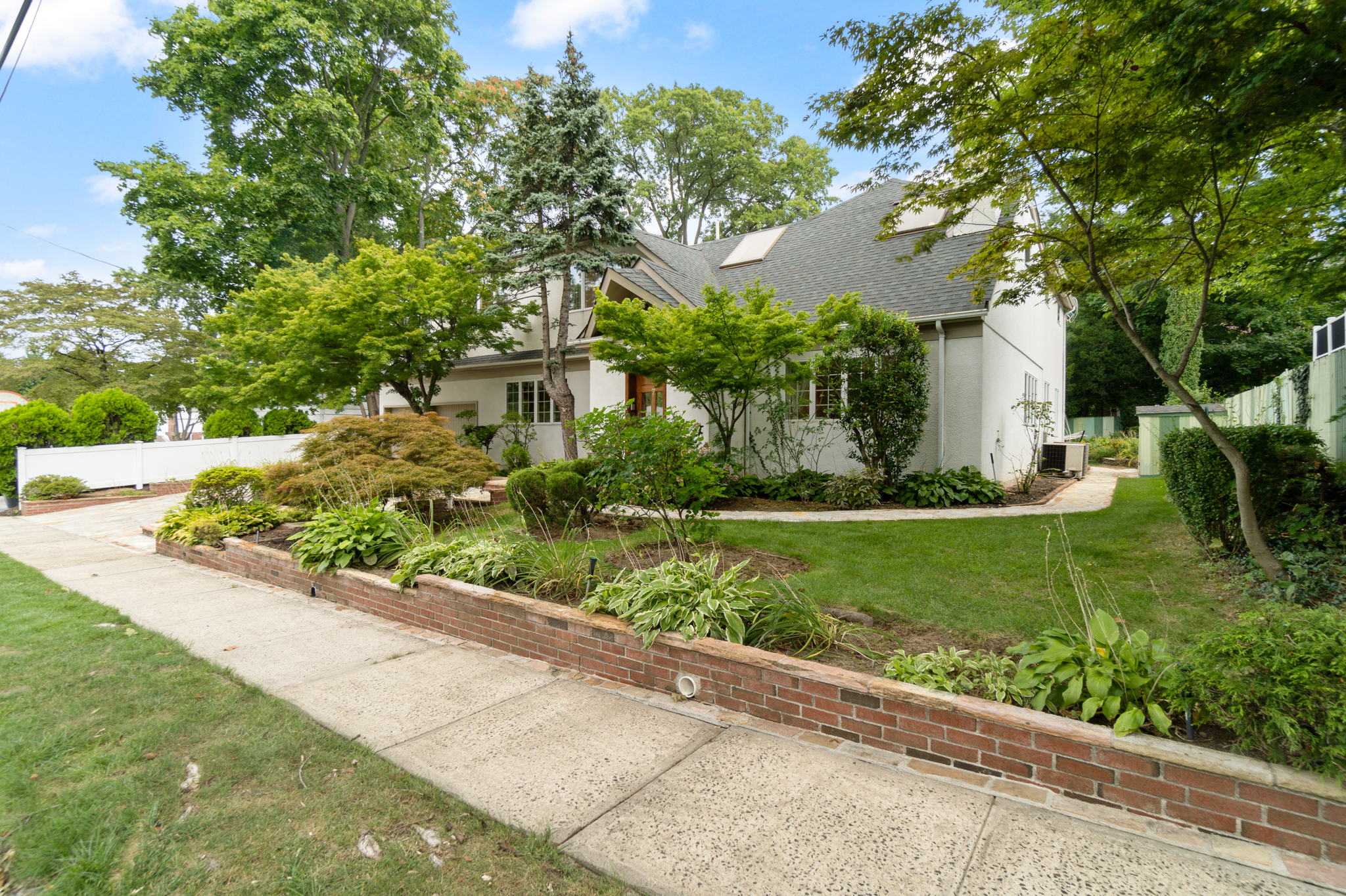 7 Governors Ct, Great Neck, NY 11023 BeReelMedia