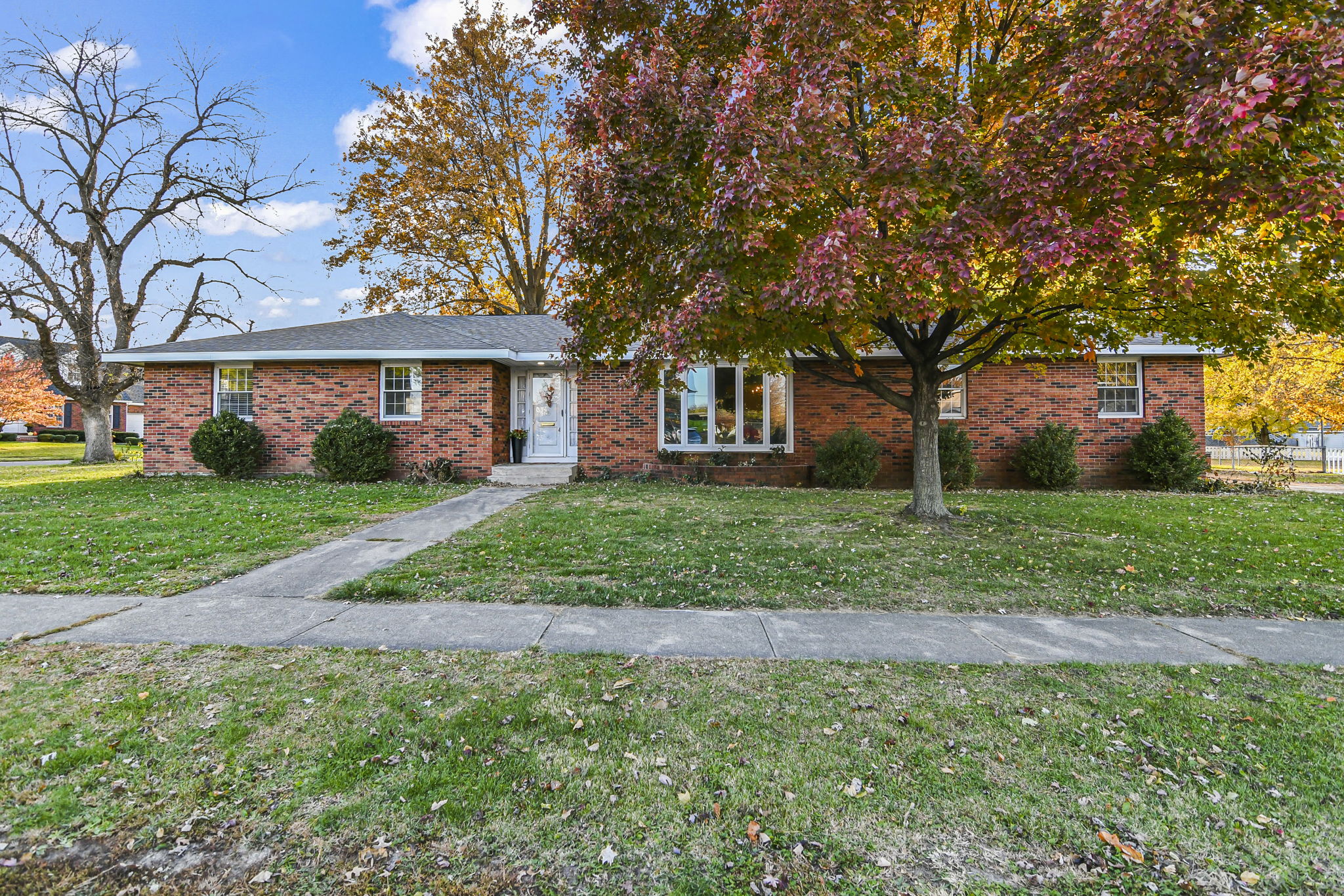 7 Greenbriar Dr, Jacksonville, IL 62650 Design Eyes Photography