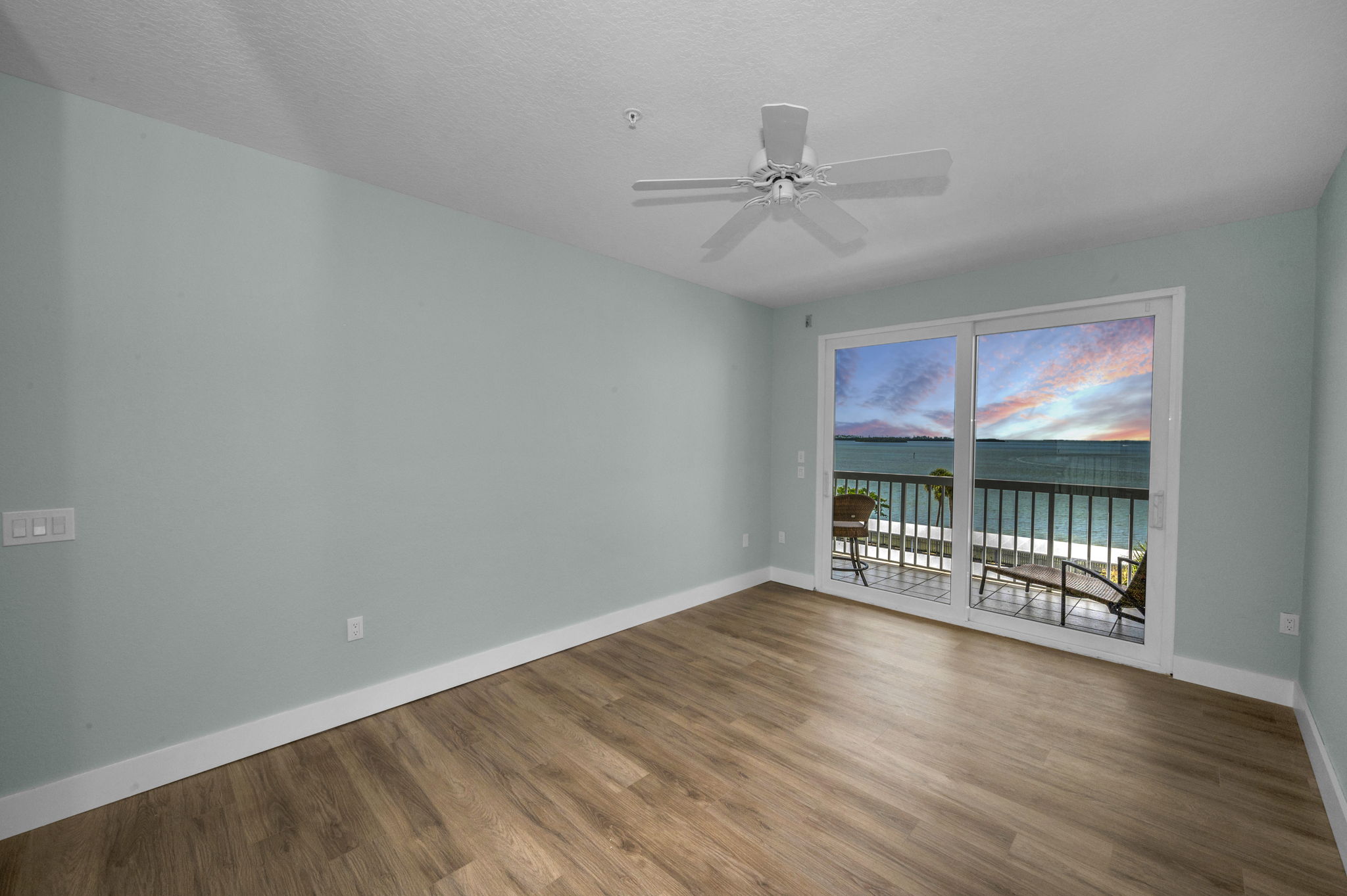 Primary Bedroom1b