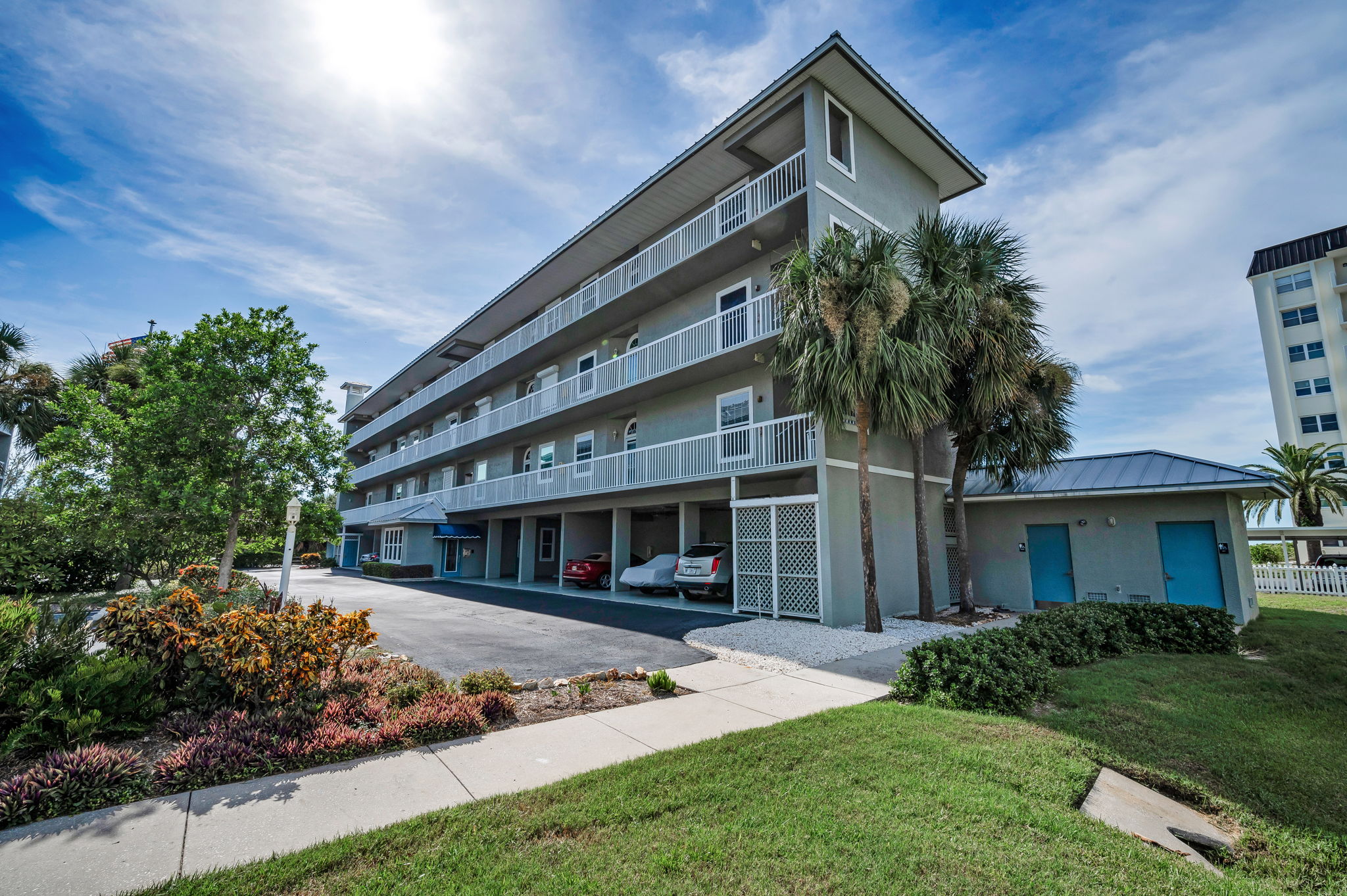 Front Exterior4