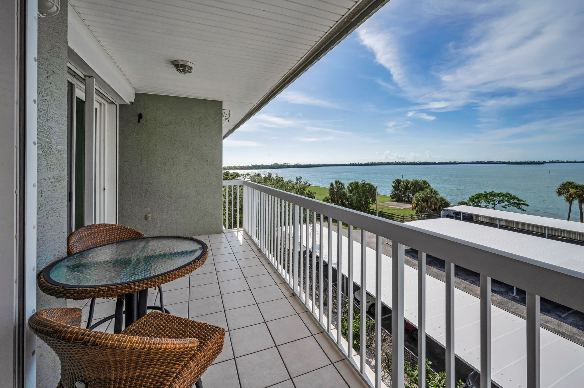 Living Room Balcony5