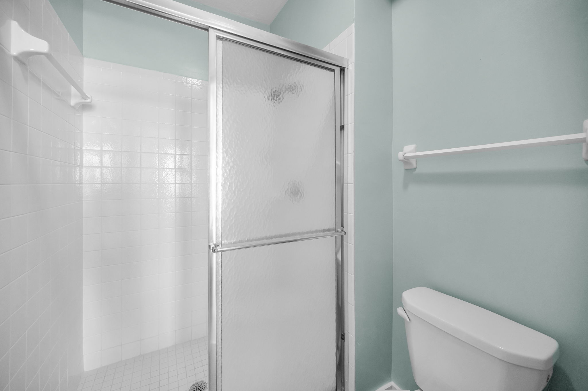 Primary Bathroom1b