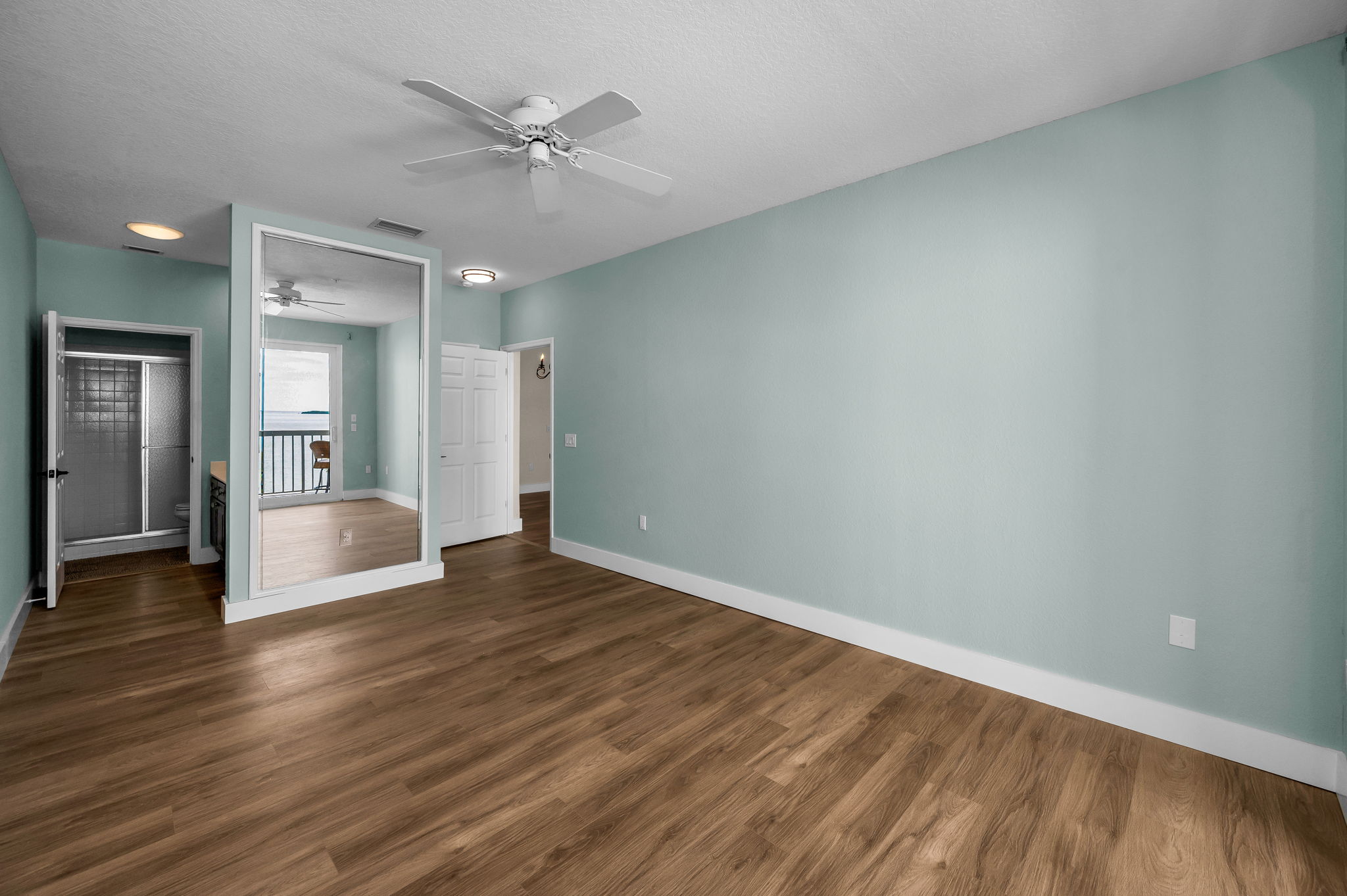 Primary Bedroom1c