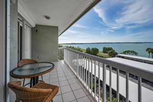Living Room Balcony5