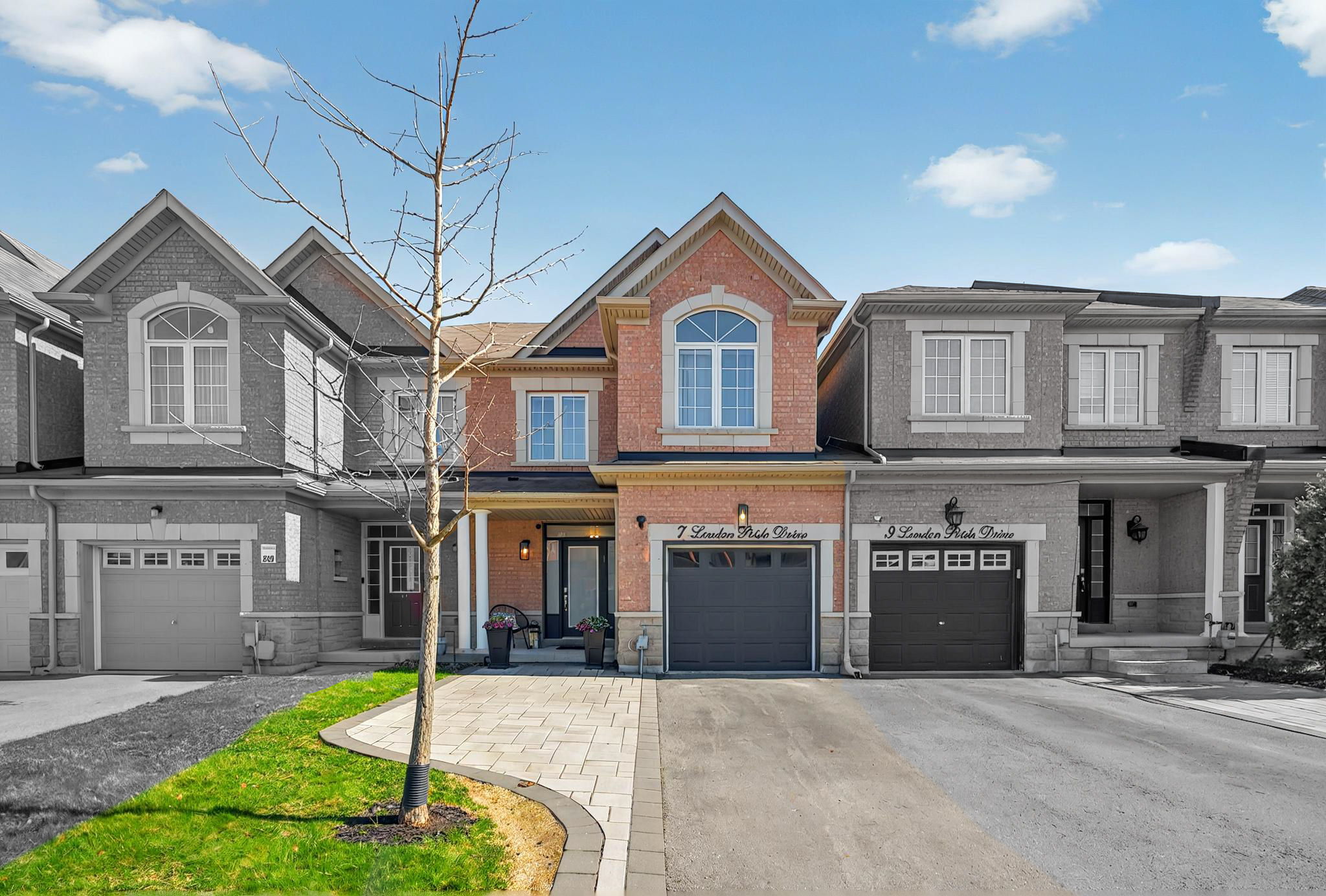 7 London Pride Dr