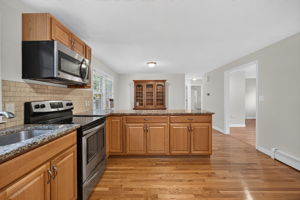 7 Madeline Rd, Tewksbury, MA 01876, USA Photo 6