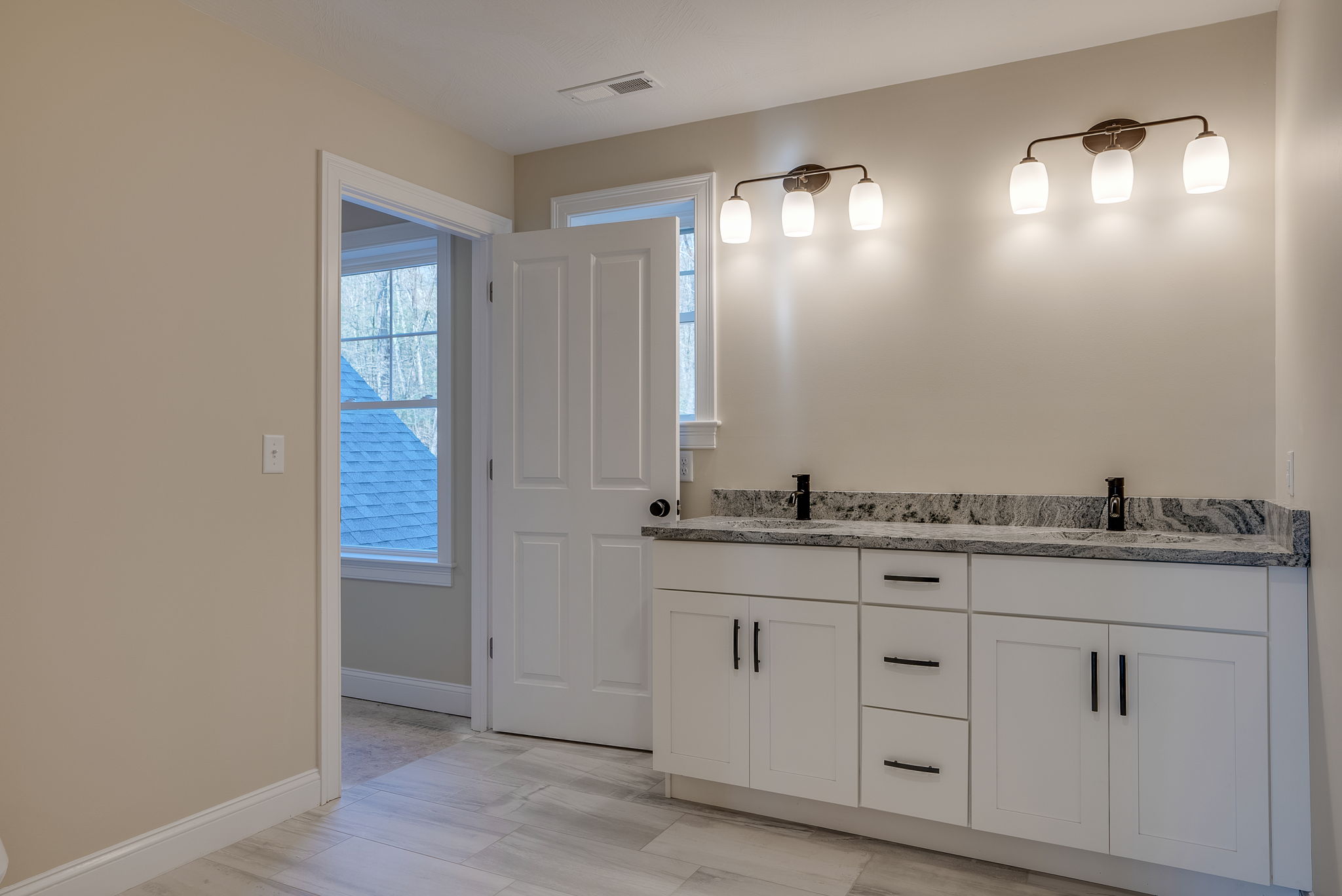 Ensuite Bath - 2