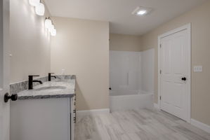 Ensuite Bath - 2