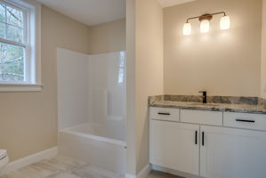 Ensuite Bath - 1