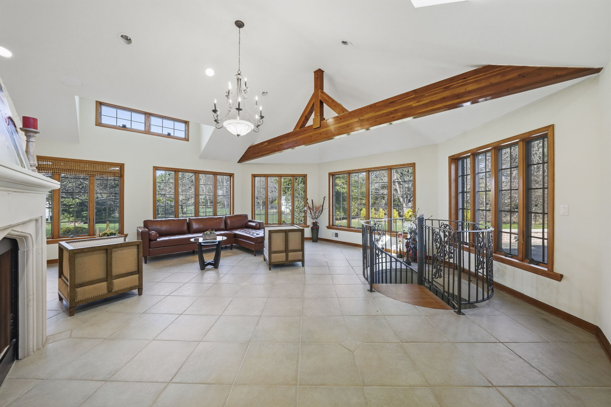 Sun room with high ceiling