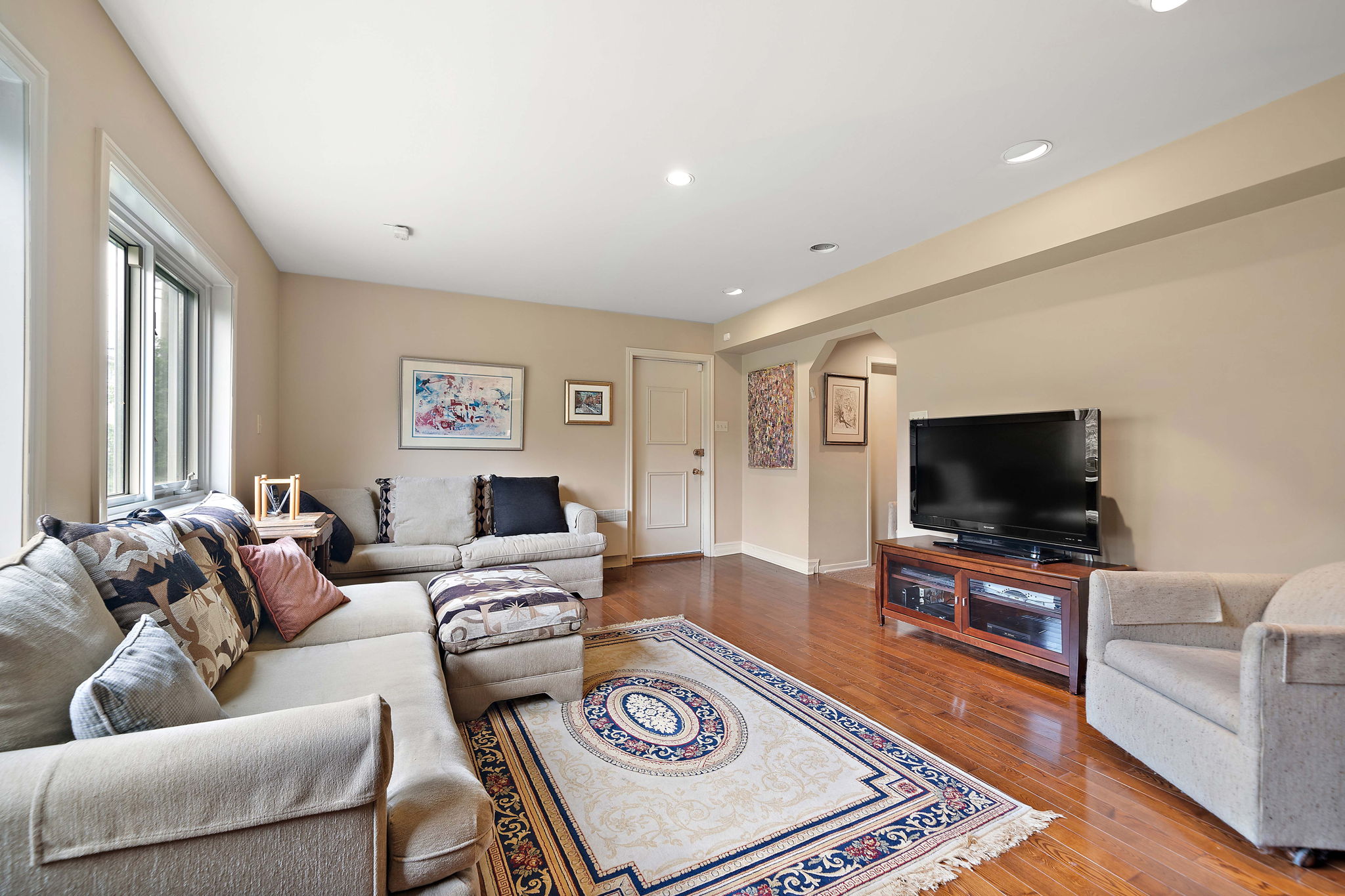 7 Rue Irving, DollarddesOrmeaux, QC H9A 1Y4 Montreal Real Estate