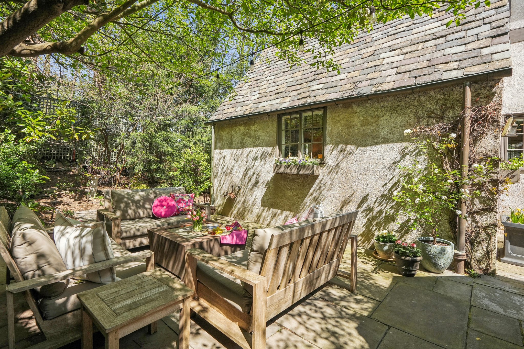 Your guests will feel as if they're dining in the Cotswolds.