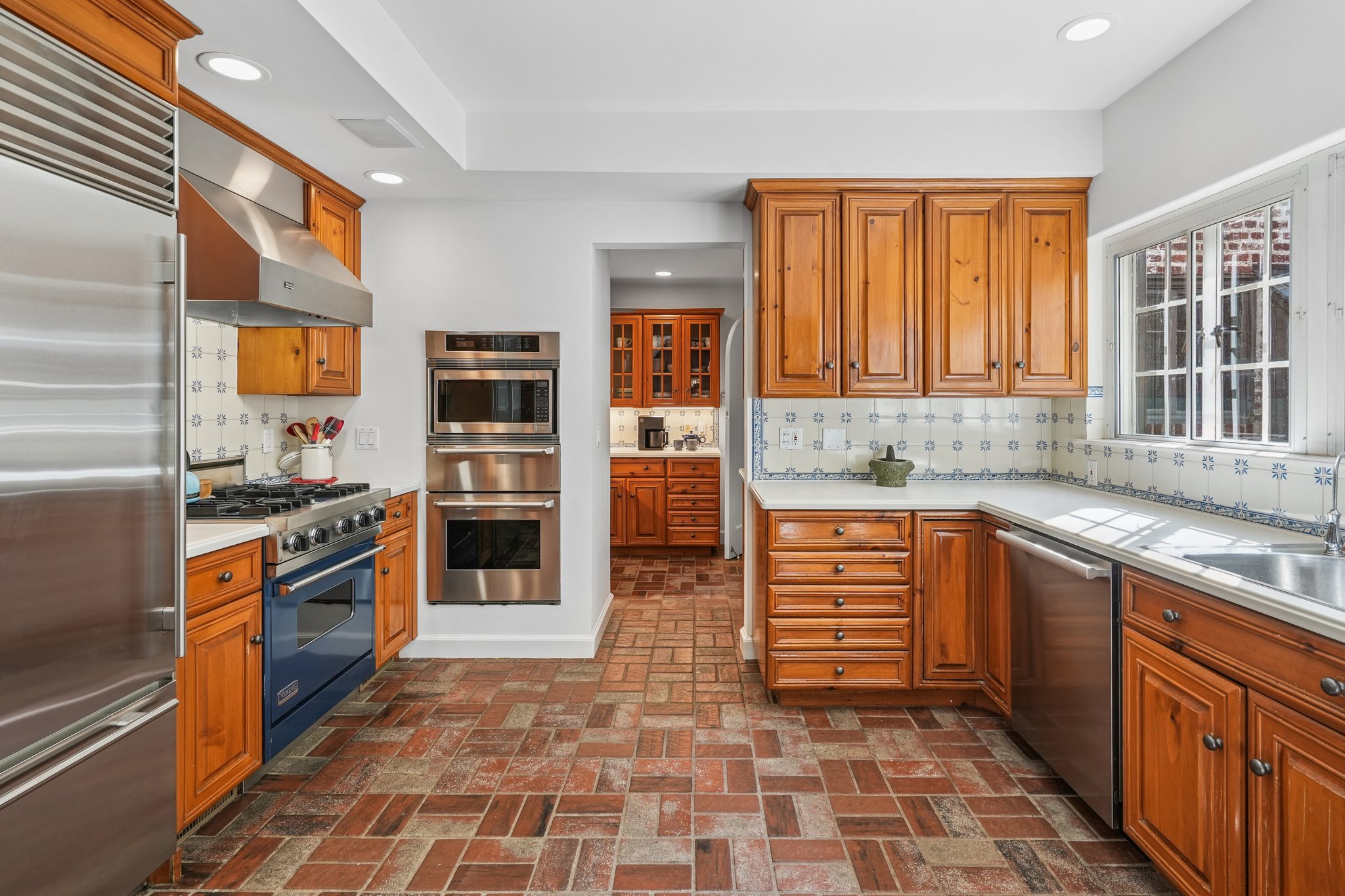 Some kitchens cook. This one tells stories. A gas range, a wall oven, a warming drawer, wall microwave -- everything you need to make the Sunday sauce. .