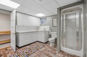 Full bath/laundry room on lower level