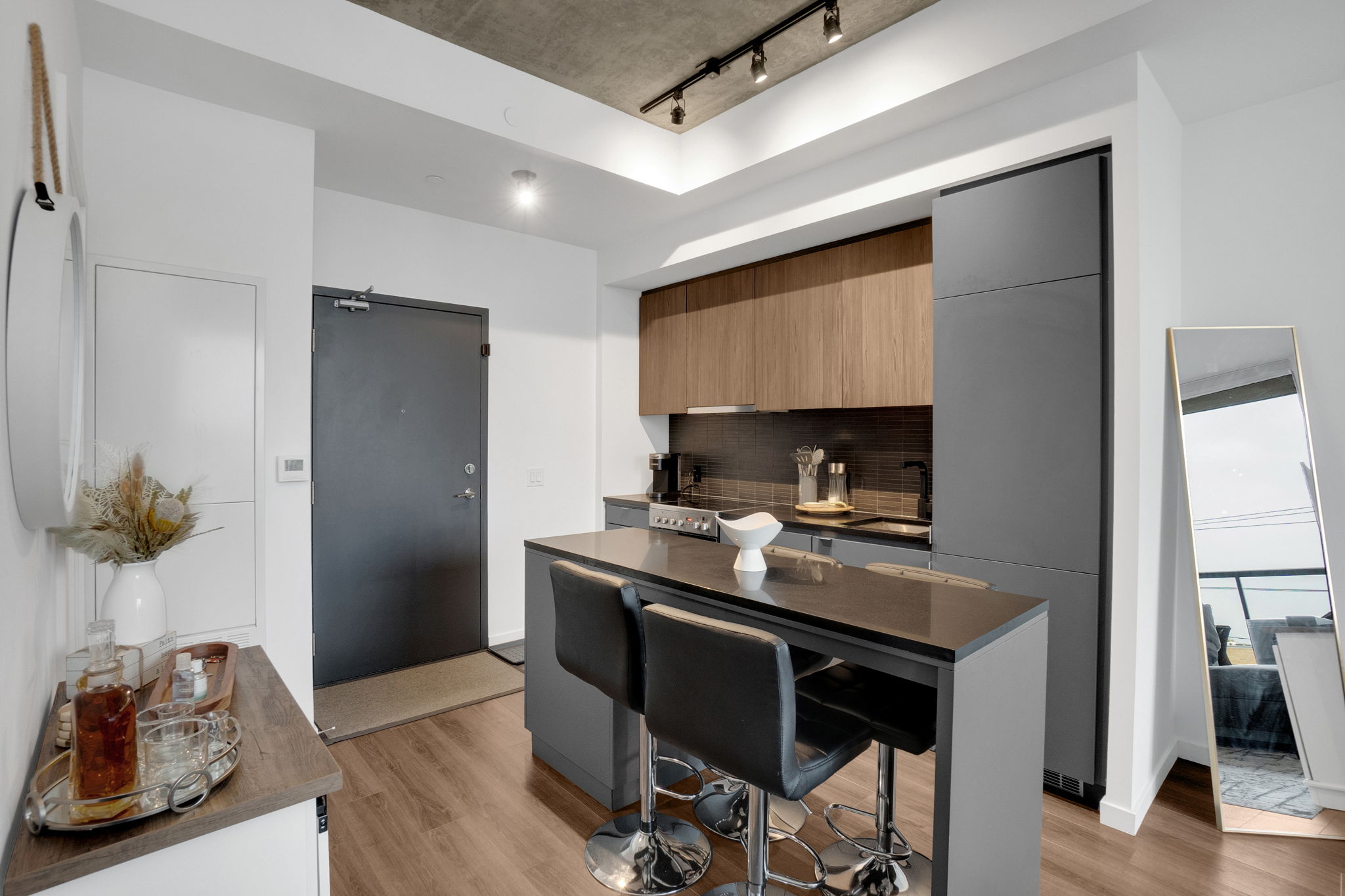 7 Smith Crescent, Toronto, ON M8Z 0G3, Canada Photo 8