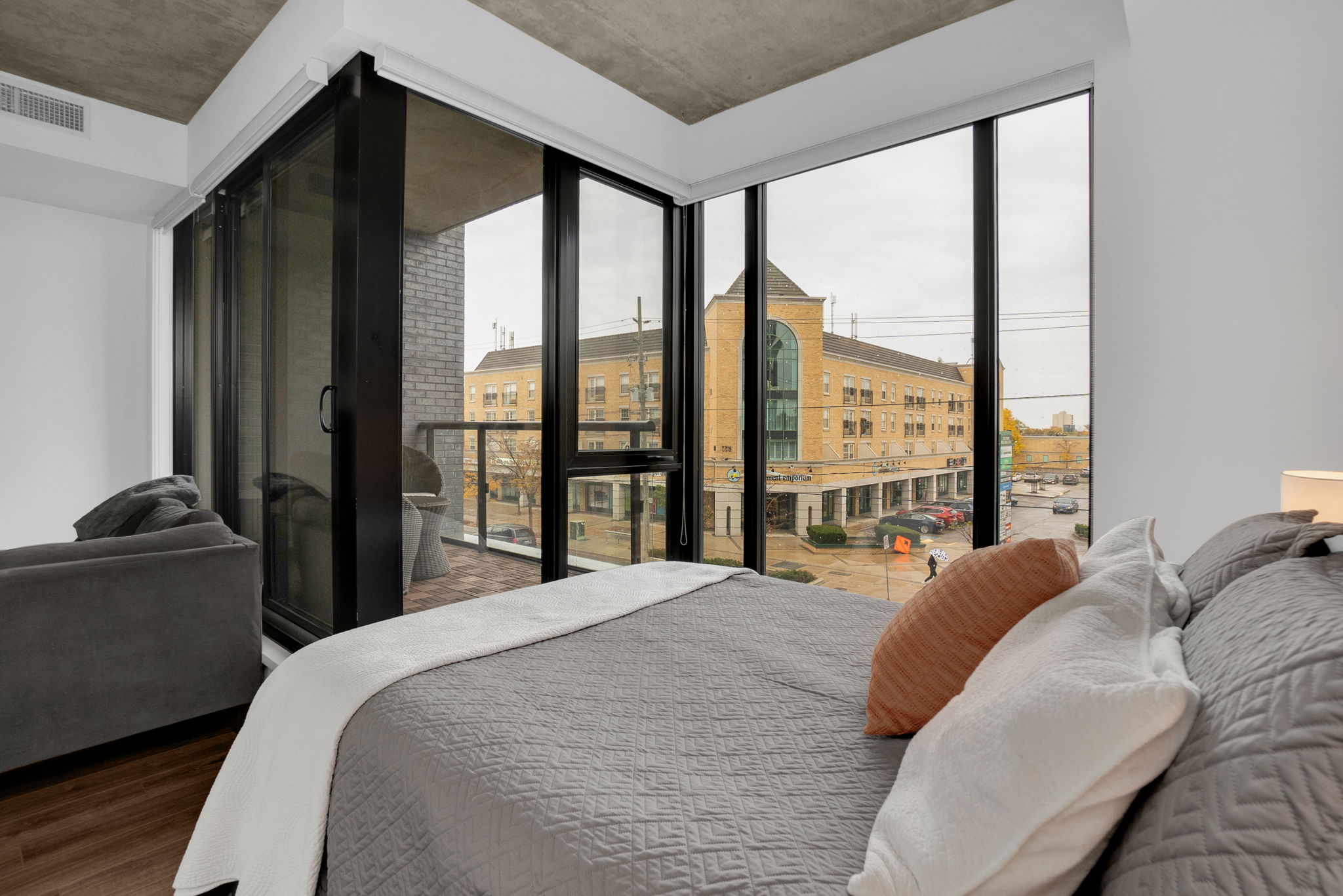 7 Smith Crescent, Toronto, ON M8Z 0G3, Canada Photo 16