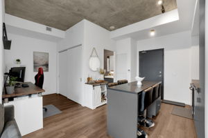 7 Smith Crescent, Toronto, ON M8Z 0G3, Canada Photo 8