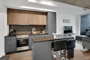 7 Smith Crescent, Toronto, ON M8Z 0G3, Canada Photo 6