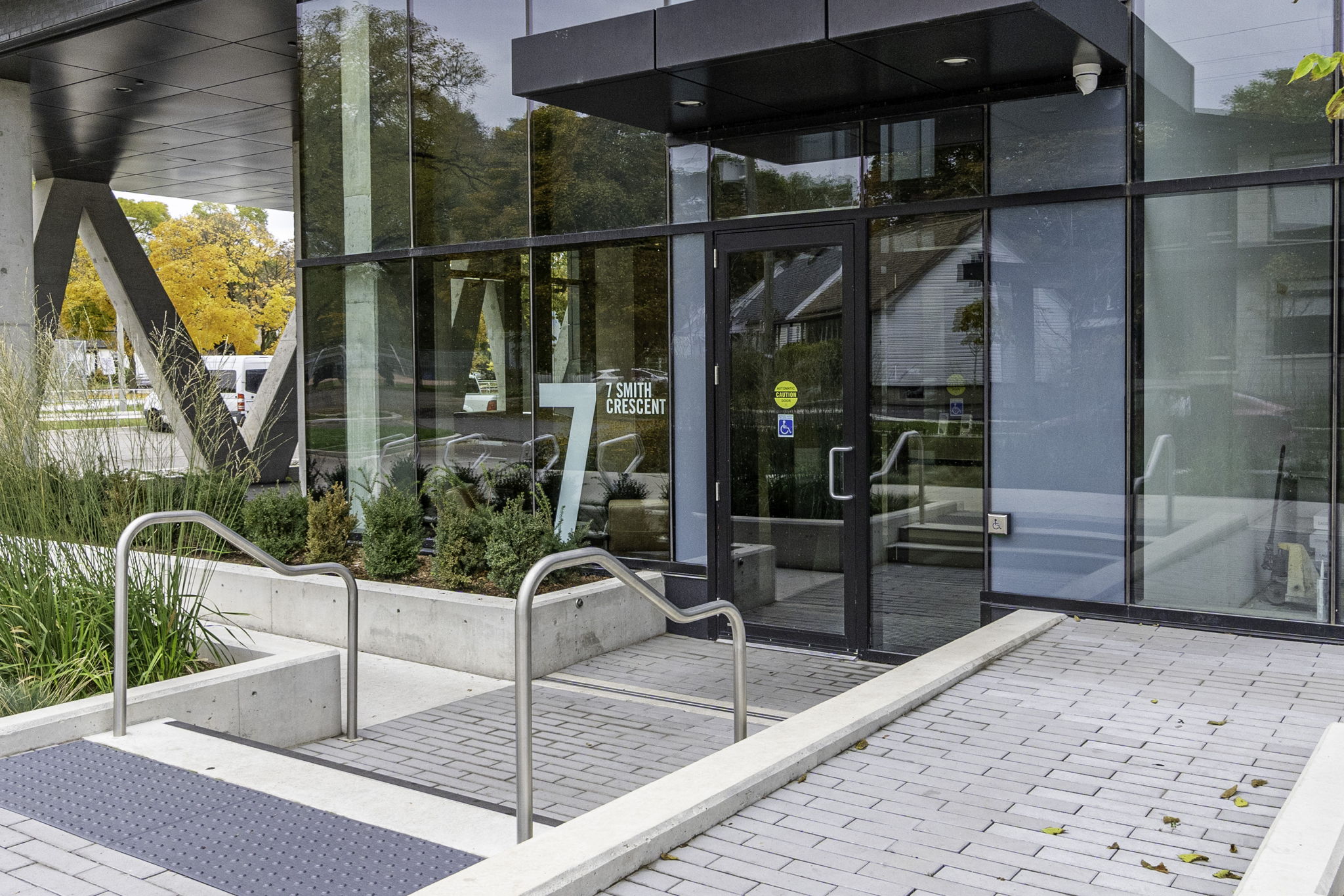 7 Smith Crescent, Toronto, ON M8Z 0G3, Canada Photo 3