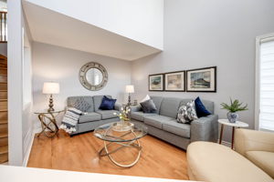 7 Southwell Ave, Whitby, ON L1P 1M5, Canada Photo 3
